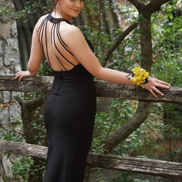 Black prom dress - Picture 2 of 4